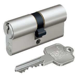 Basi - V50 30/45 fogazott kulcsos zárbetét